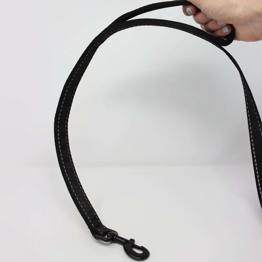 Holding-Close-Handle-Web | Pupford 