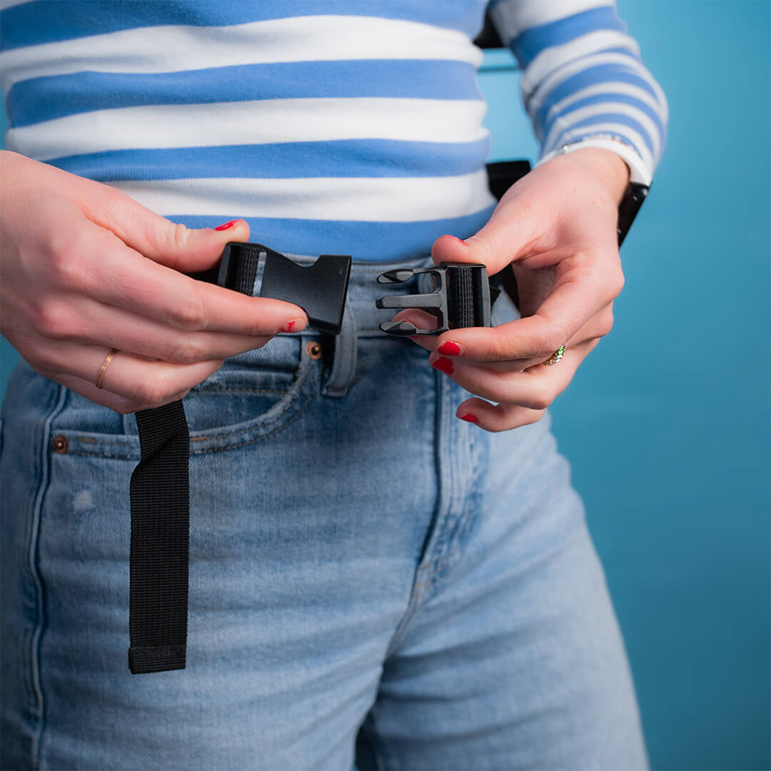 buckling the training treat pouch | Pupford 